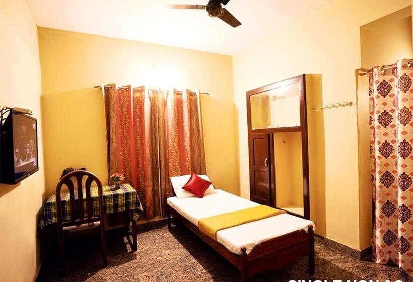 فندق Surabhi Suites