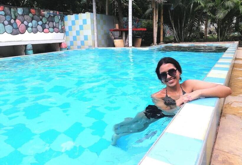 پانسیون Hostal Luz De Luna