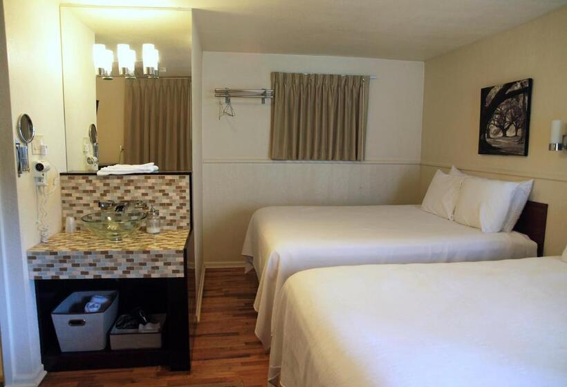 The Crest Motel