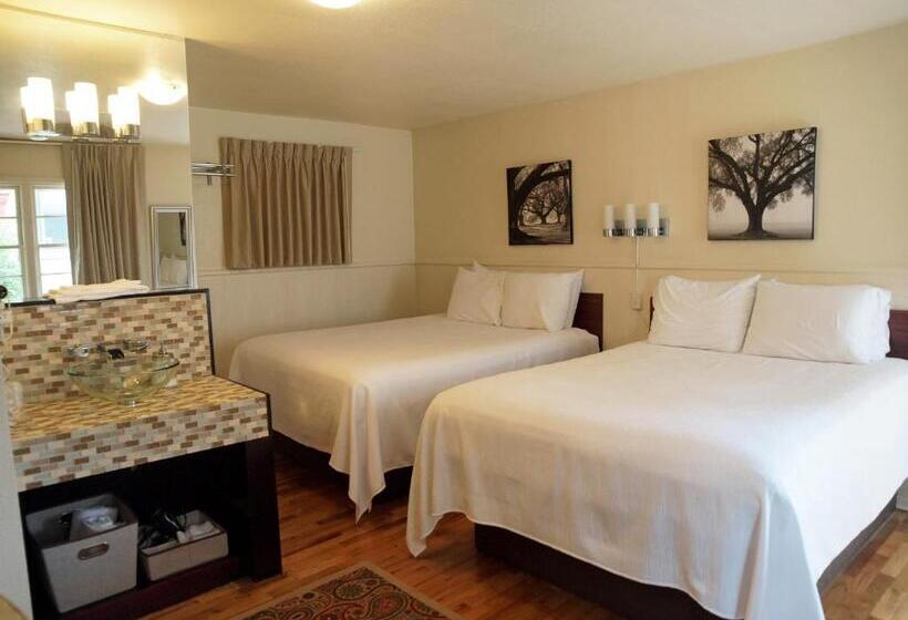 The Crest Motel