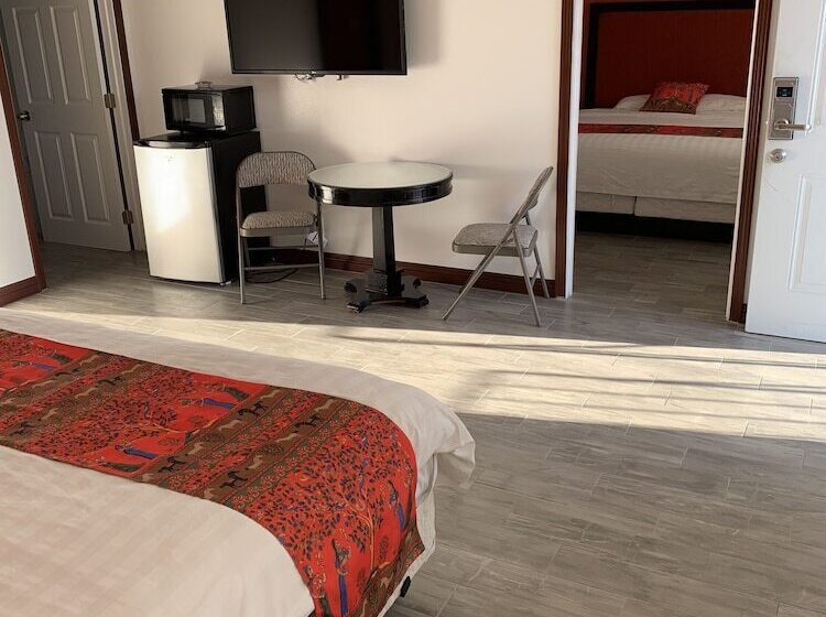 فندق صغير Norwalk Inn & Suites