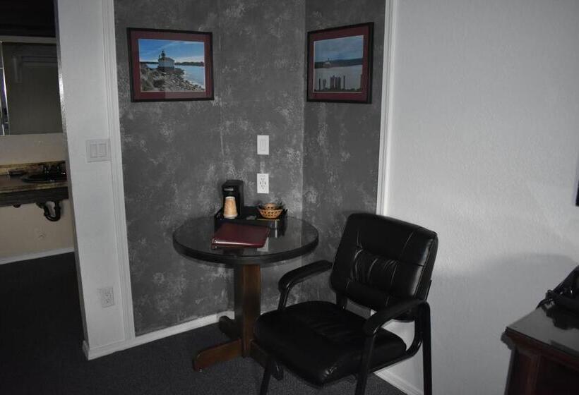 فندق Lighthouse Cove Inn