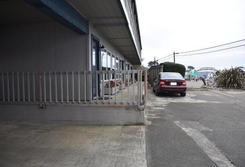 فندق Lighthouse Cove Inn