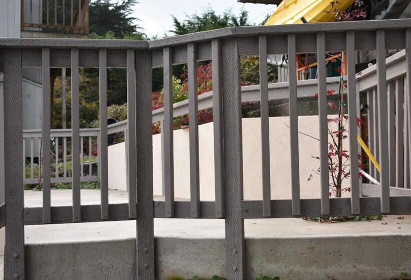 فندق Lighthouse Cove Inn