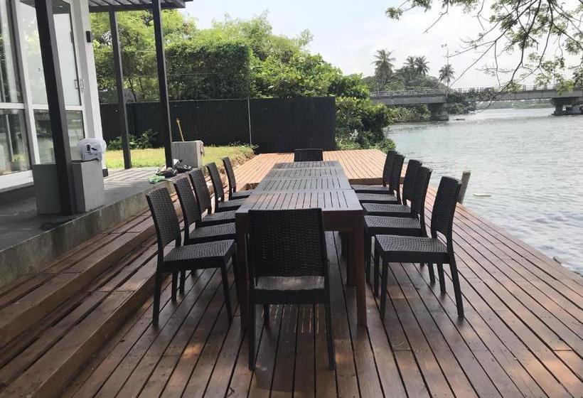 膳宿费 Villa On The Edge