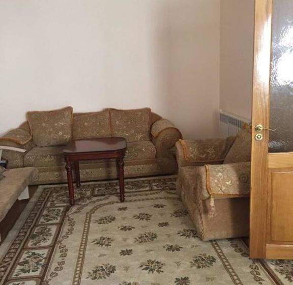 هاستل Center
