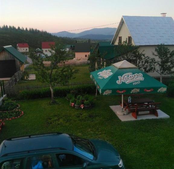 پانسیون Deluxe Studio & Rooms Zarubica