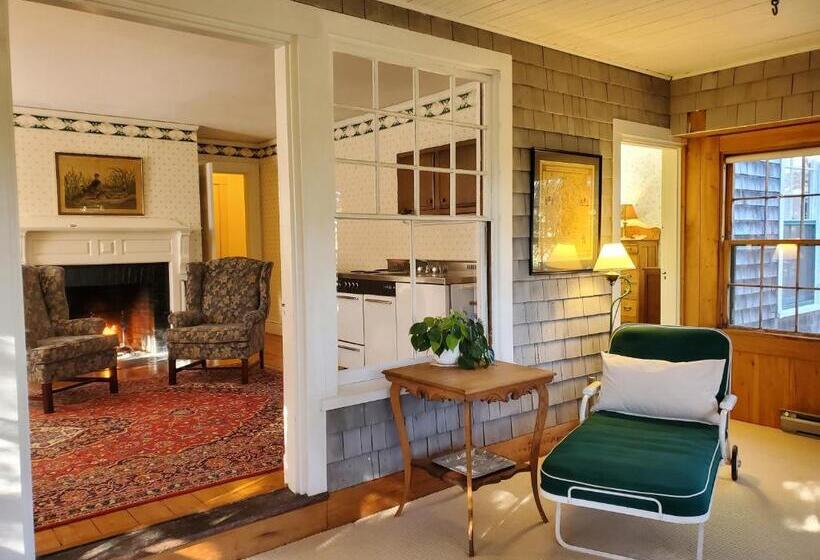 فندق صغير Harbourside Inn