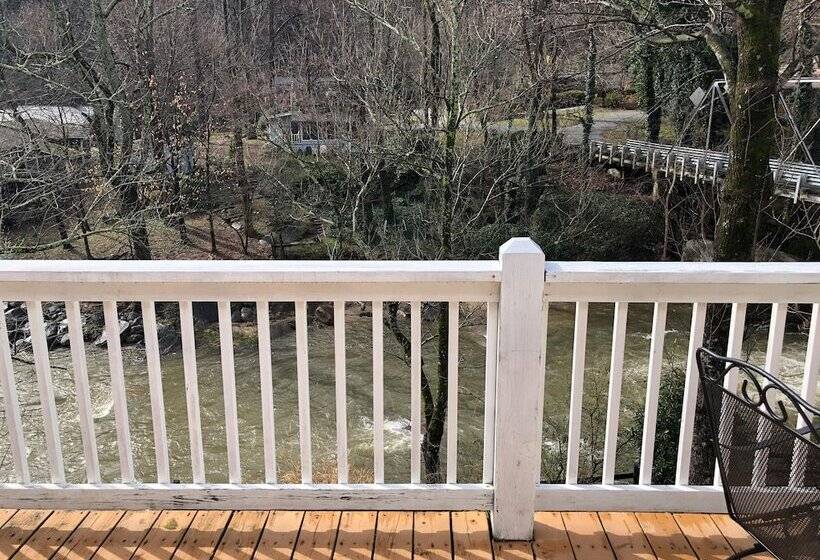 ベッドアンドブレックファースト Broad River Inn
