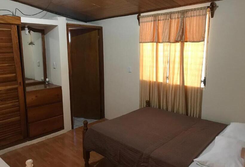 پانسیون Hostal Augustos