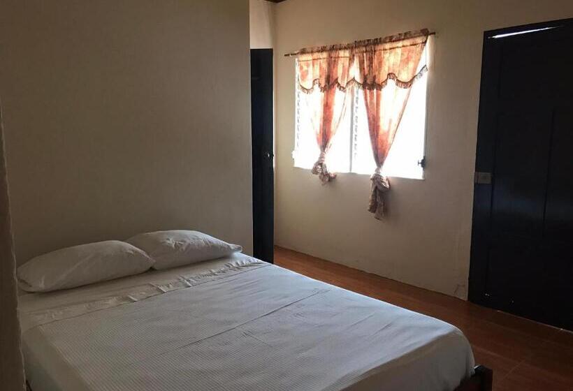 پانسیون Hostal Augustos