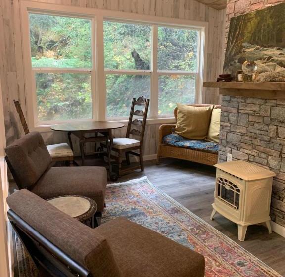 مبيت وإفطار Taylor Creek Lodge