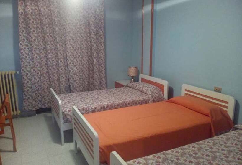 Пансион Hostal Restaurante Tanis