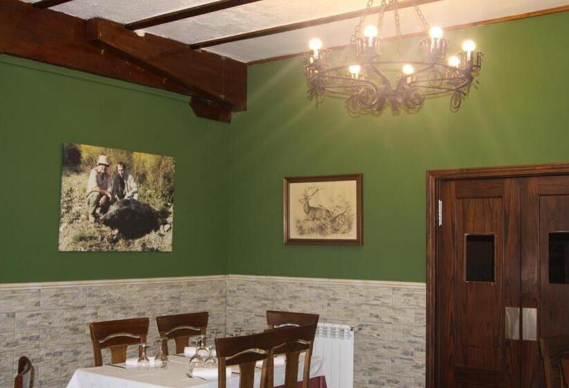 بنسيون Hostal La Zarza