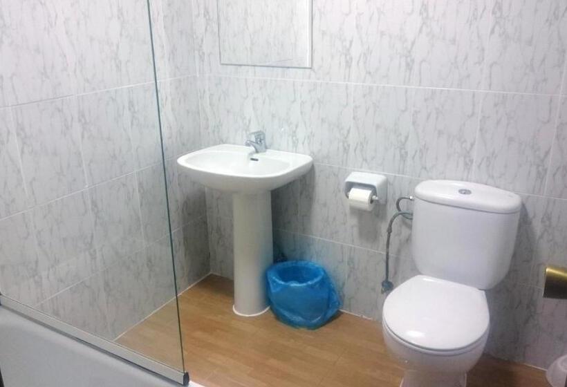 بنسيون Hostal La Zarza