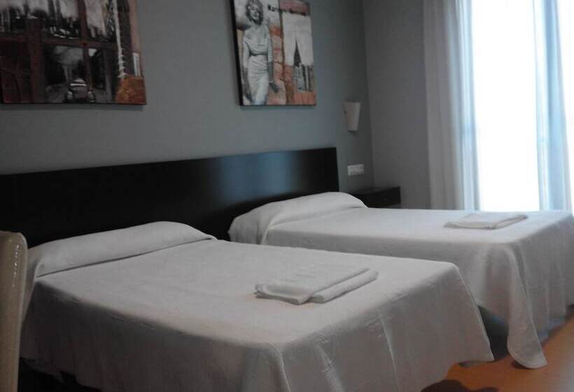 پانسیون Hostal Restaurante Vial