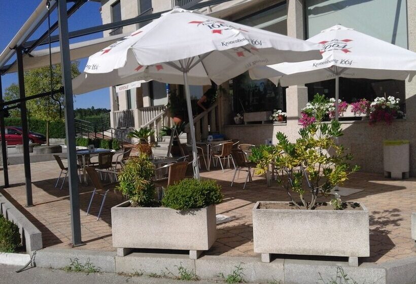 پانسیون Hostal Restaurante Vial