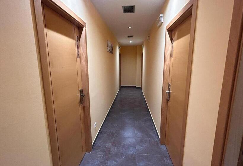 پانسیون Hostal Restaurante Vial