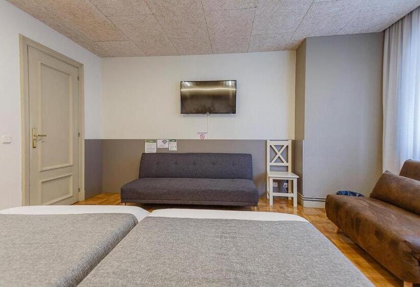 پانسیون Hostal Rodas Pamplona