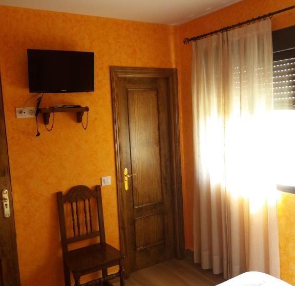 פנסיון Hostal La Aldaba