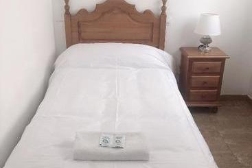 پانسیون Hostal Seseña