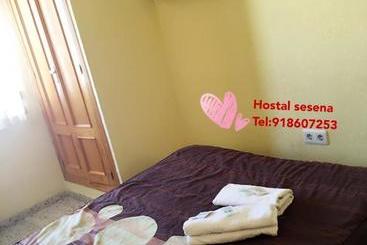 پانسیون Hostal Seseña