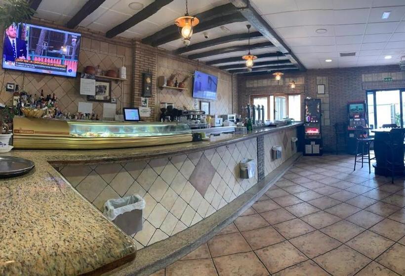 פנסיון Hostal Seseña