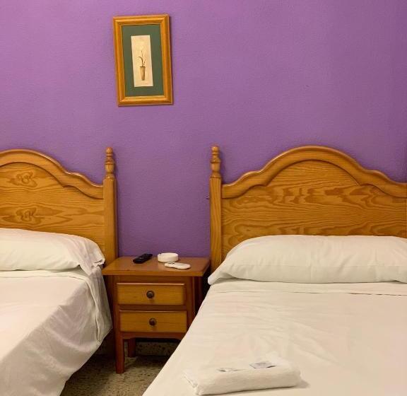 פנסיון Hostal Seseña