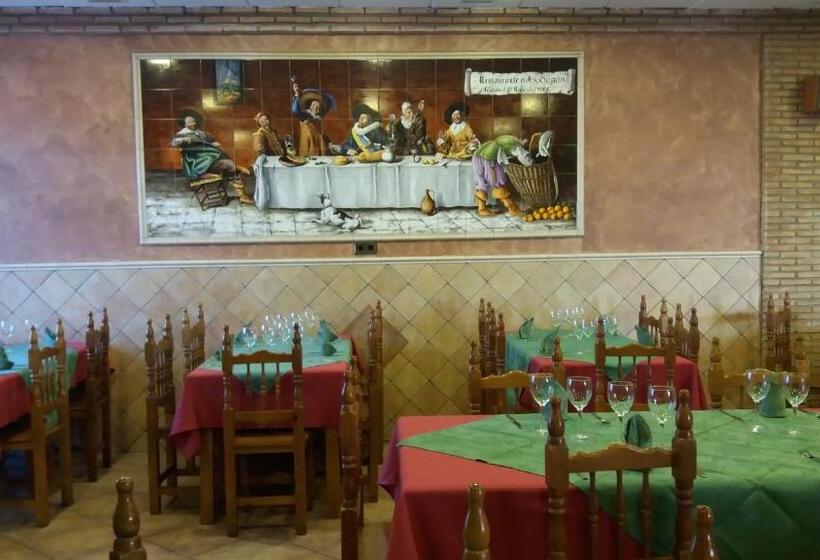 פנסיון Hostal Seseña