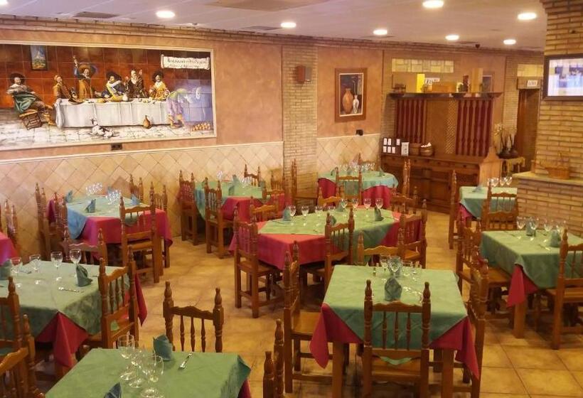 פנסיון Hostal Seseña