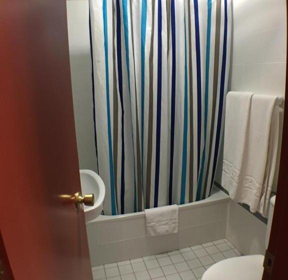 پانسیون Hostal Ec Leon