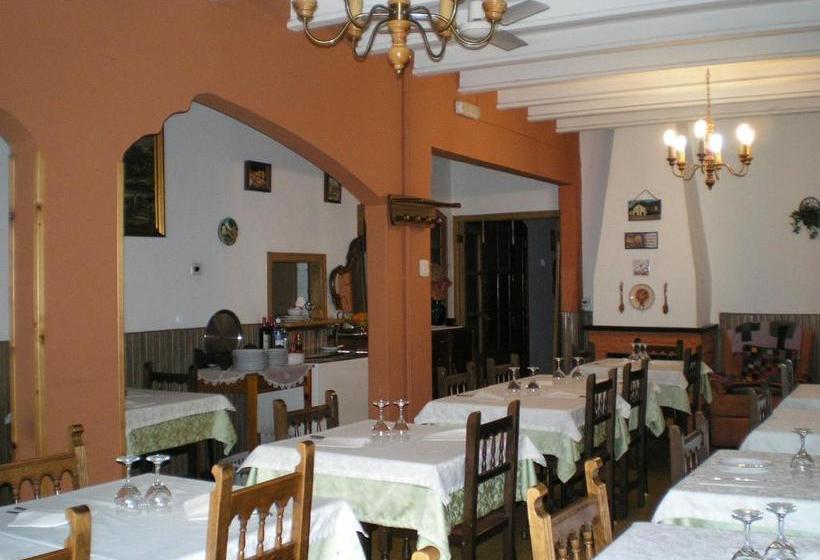 פנסיון Hostal Maurin