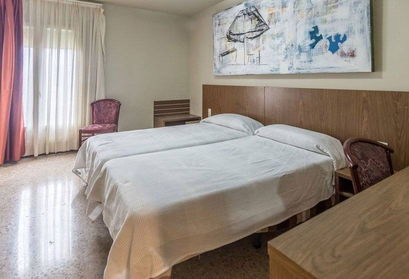 פנסיון Hostal Sant Miquel