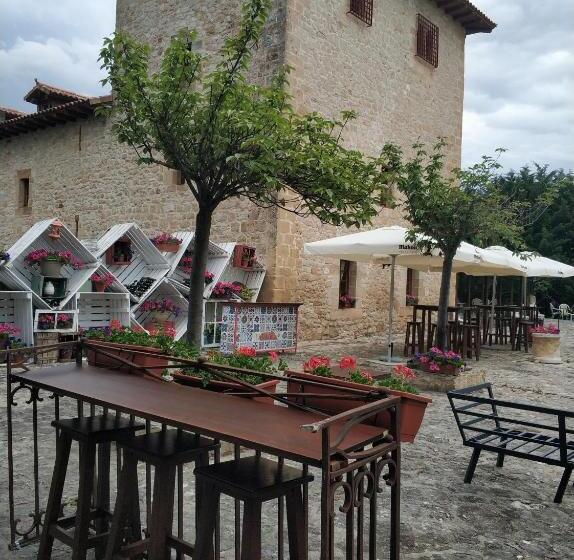 فندق صغير Posada Torre Palacio La Taxuela