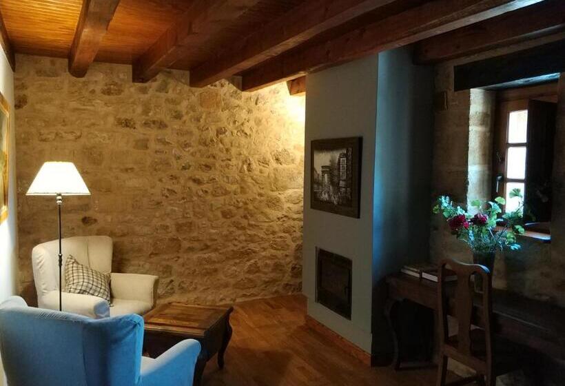 فندق صغير Posada Torre Palacio La Taxuela
