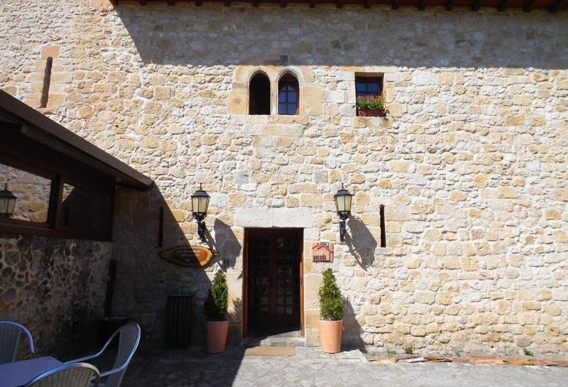 فندق صغير Posada Torre Palacio La Taxuela