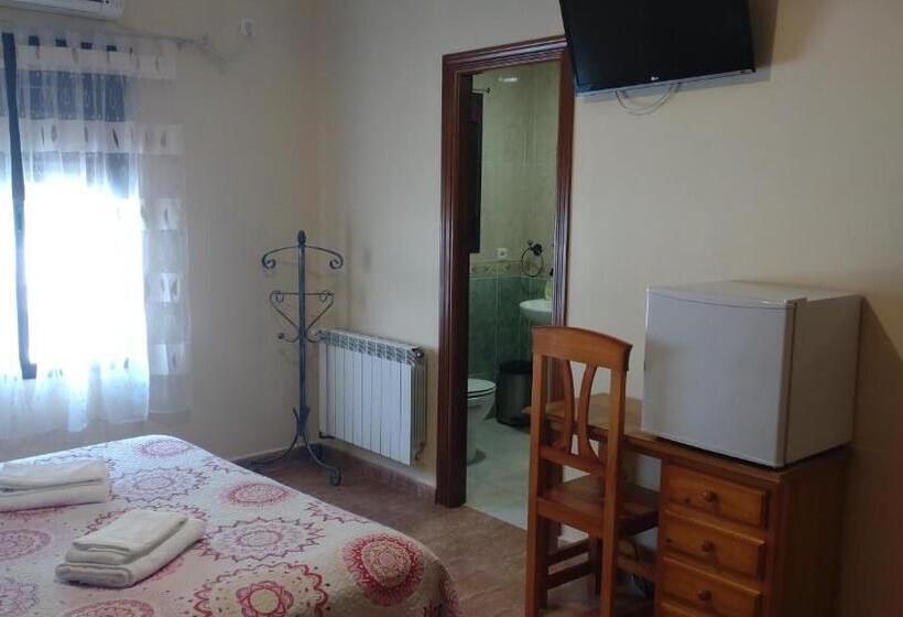 פנסיון Hostal La Encina