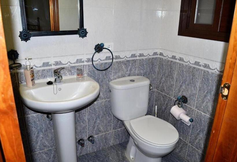 פנסיון Hostal La Encina