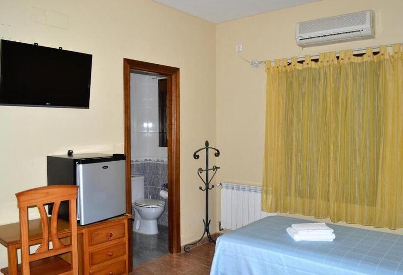פנסיון Hostal La Encina