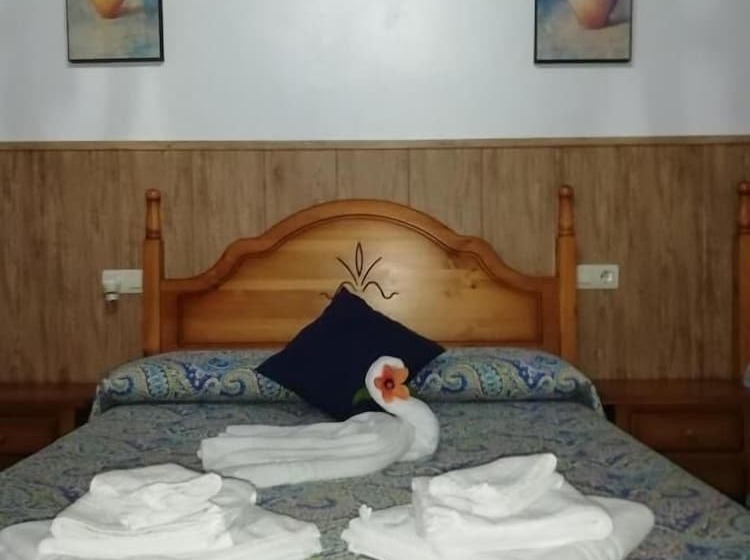 پانسیون Hostal Breñaverde