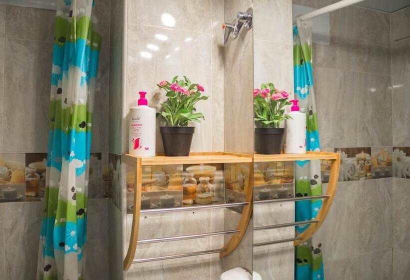پانسیون Go Bcn Hostal Ideal Badal   Hostel