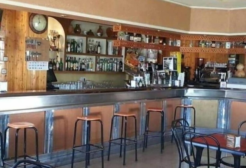 فندق صغير Hostal Restaurante El Parador