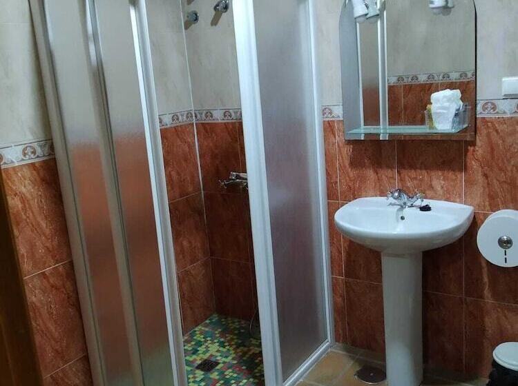 הוסטל Hostal Restaurante El Parador