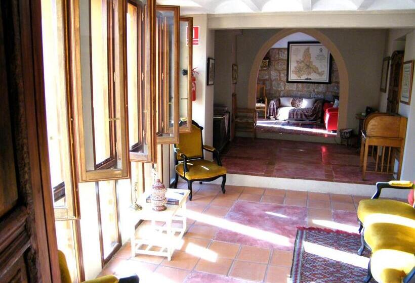 پانسیون Castillo De Grisel