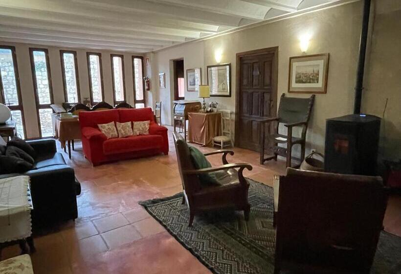 پانسیون Castillo De Grisel