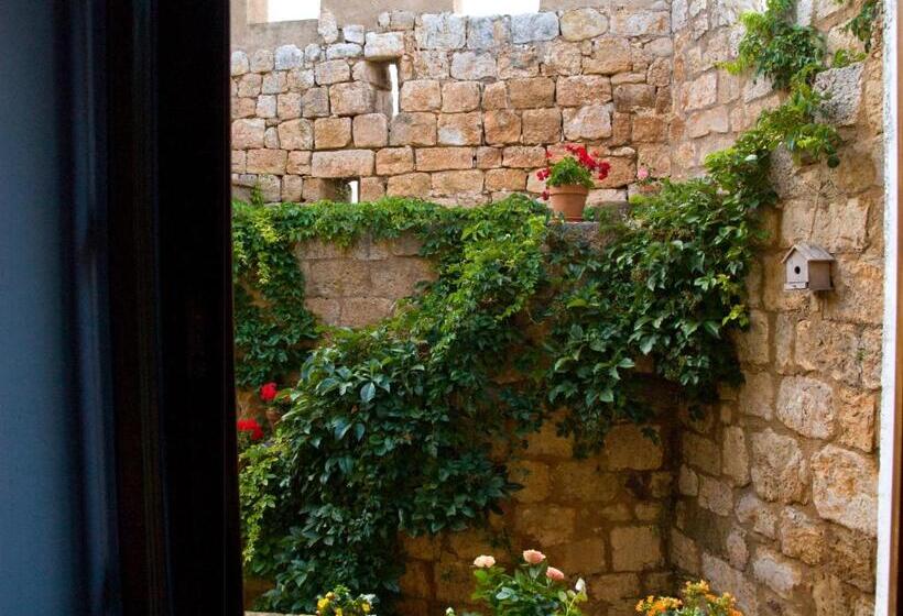 پانسیون Castillo De Grisel