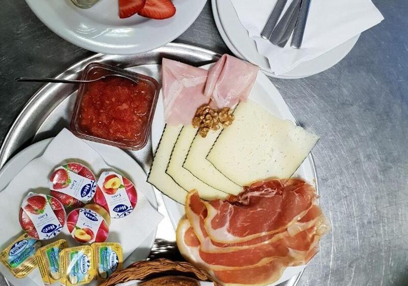 펜션 Hostal Restaurante Pou Des Lleó