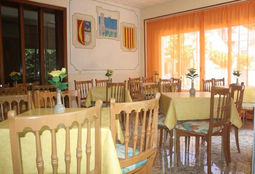 پانسیون Hostal Torre Mar