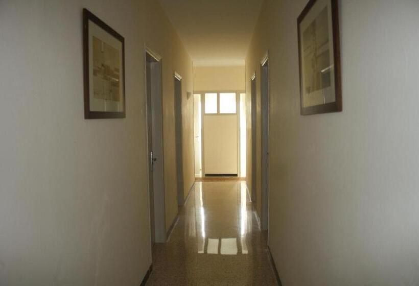 پانسیون Hostal Torre Mar