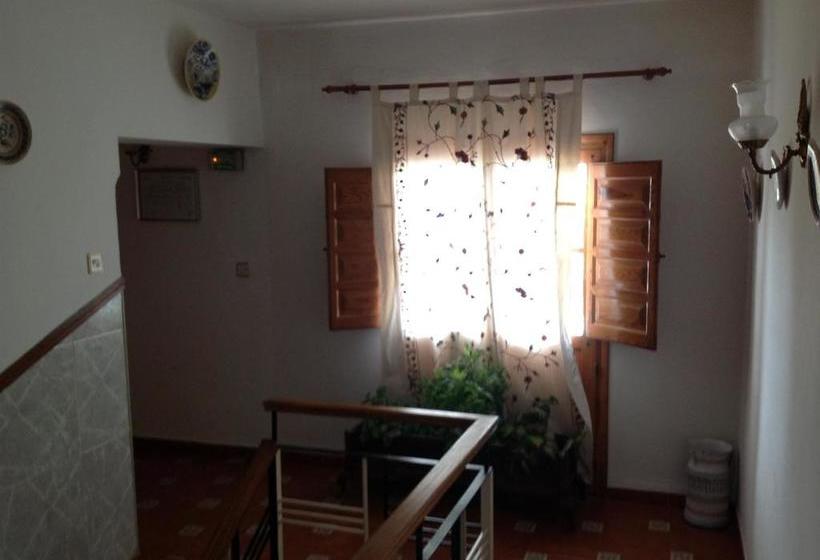 بنسيون Mesón De Lagartera